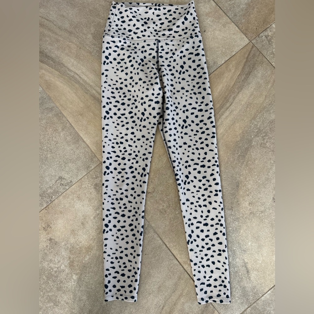 Beach Riot Size small leaped cheetah print leggings